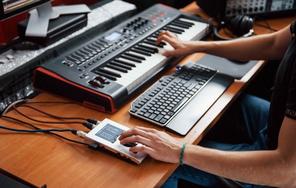 Difference Between Midi Controller And A Digital Piano Your Audio Fix
